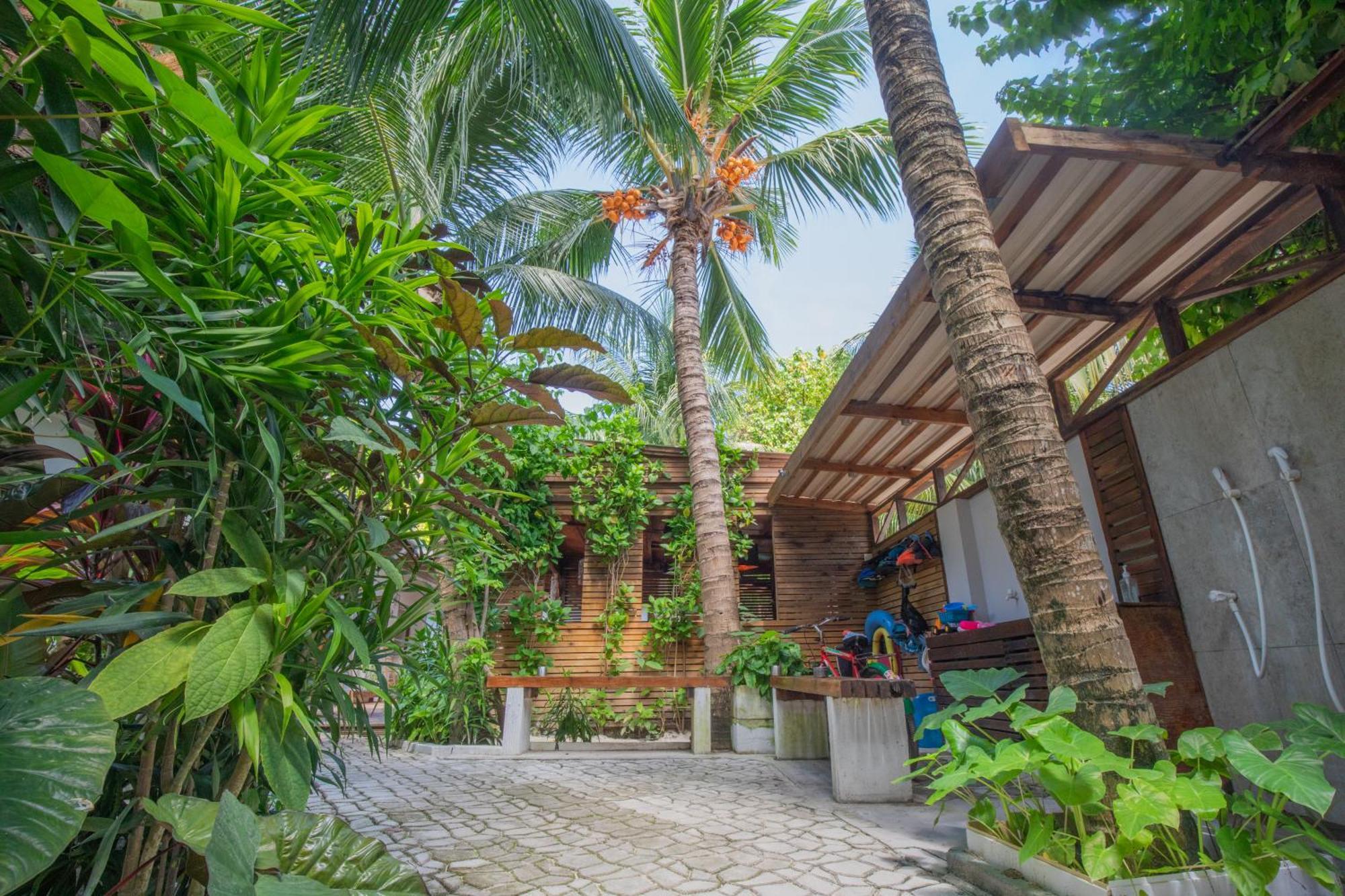 Dive Villa Thoddoo Exterior photo